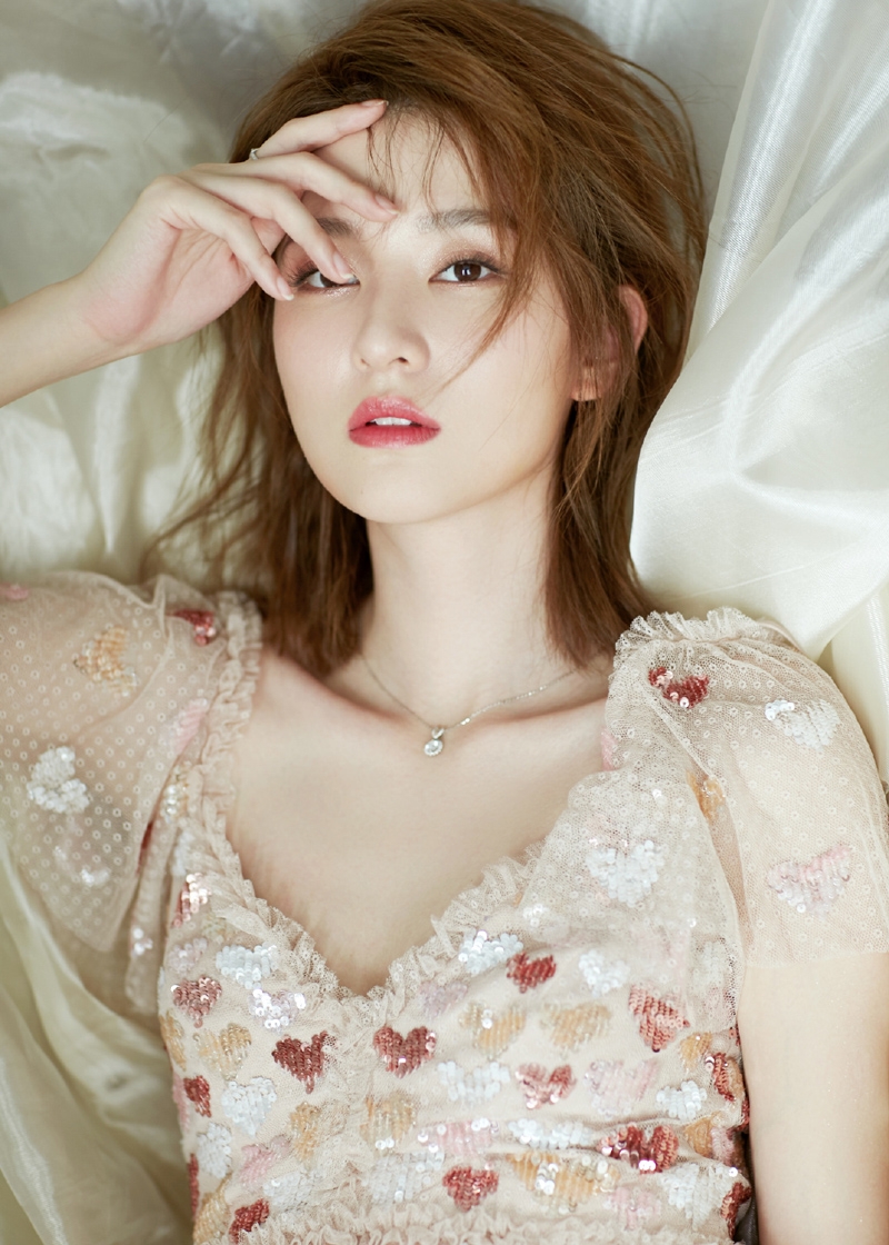 乔欣蕾丝纱裙清新灵动活动美照