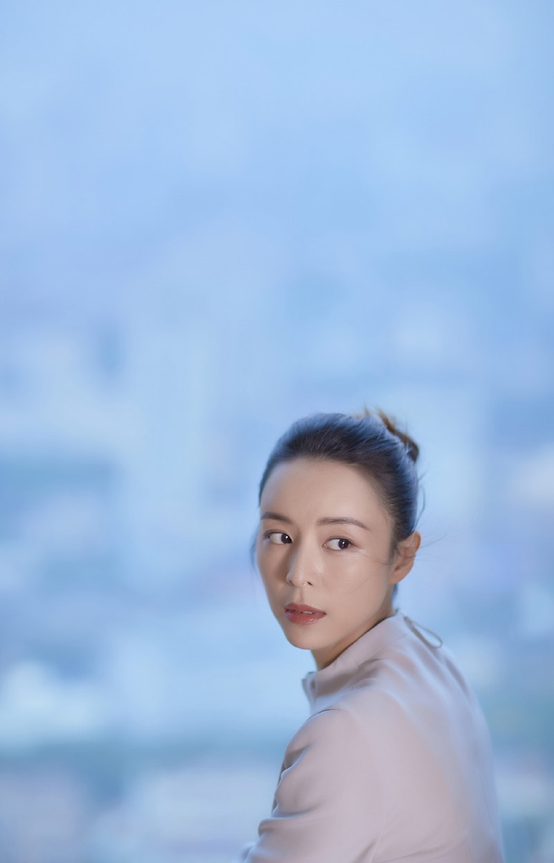 张静初清新淡雅宛若空谷幽兰写真