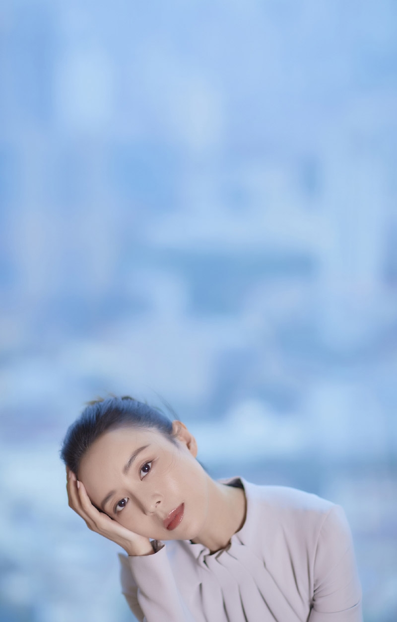 张静初清新淡雅宛若空谷幽兰写真