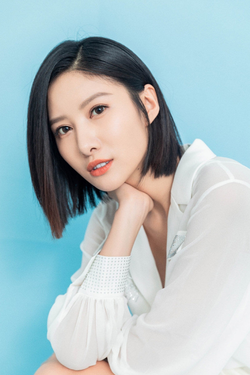 吴优白色造型知性优雅活动写真