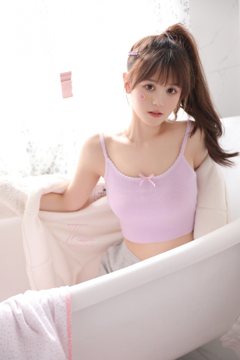 高马尾美少女小蛮腰大长腿写真