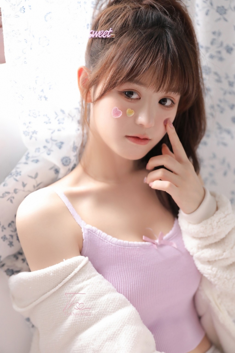 高马尾美少女小蛮腰大长腿写真