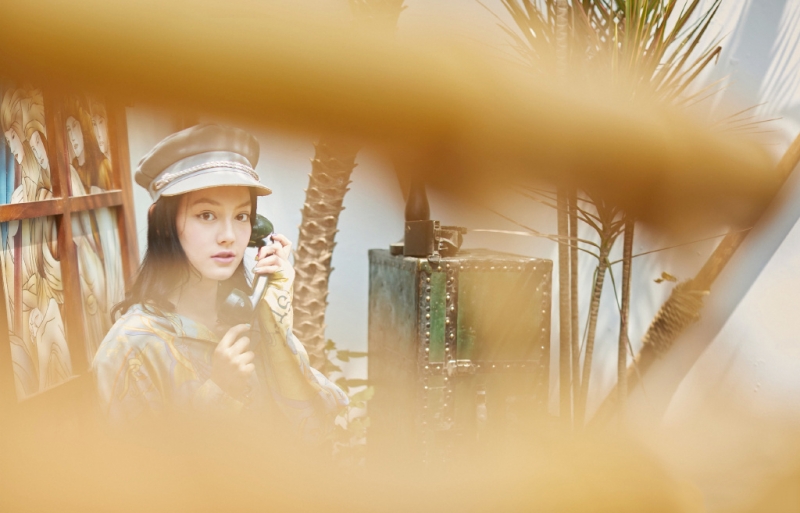 李诗颖下衣失踪大秀美腿街拍写真