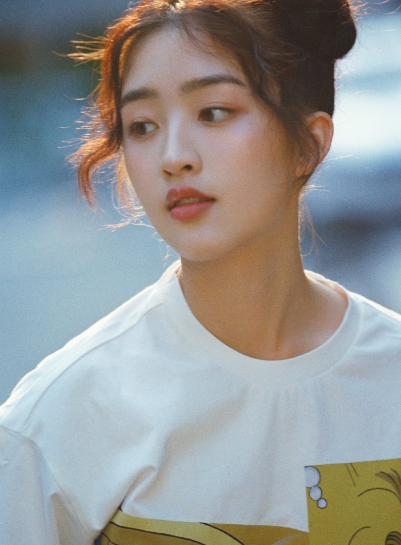 邓恩熙哪咤头造型俏皮又可爱写真