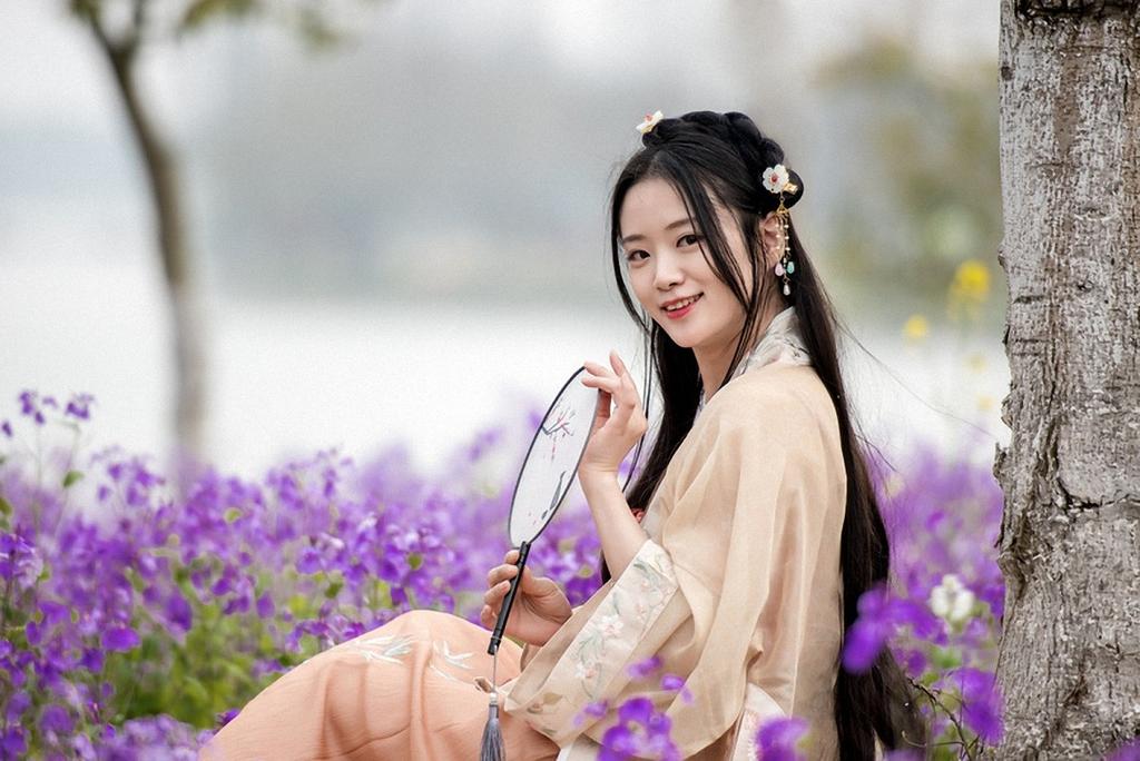 长发及腰古装美女唯美古风摄影