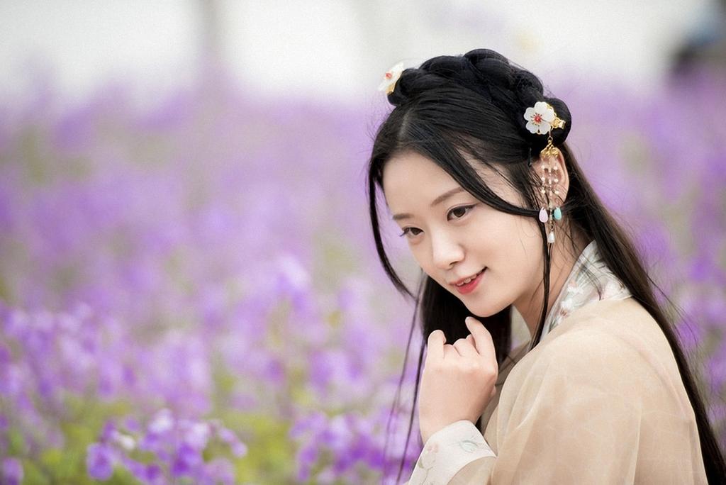 长发及腰古装美女唯美古风摄影