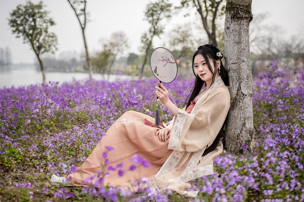 长发及腰古装美女唯美古风摄影