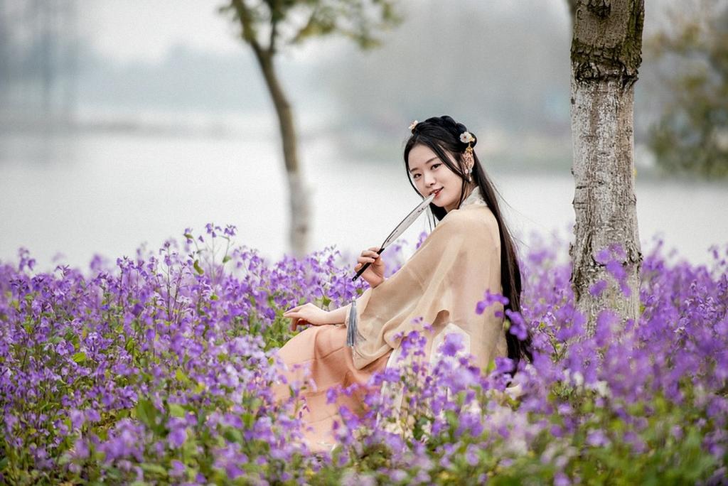 长发及腰古装美女唯美古风摄影