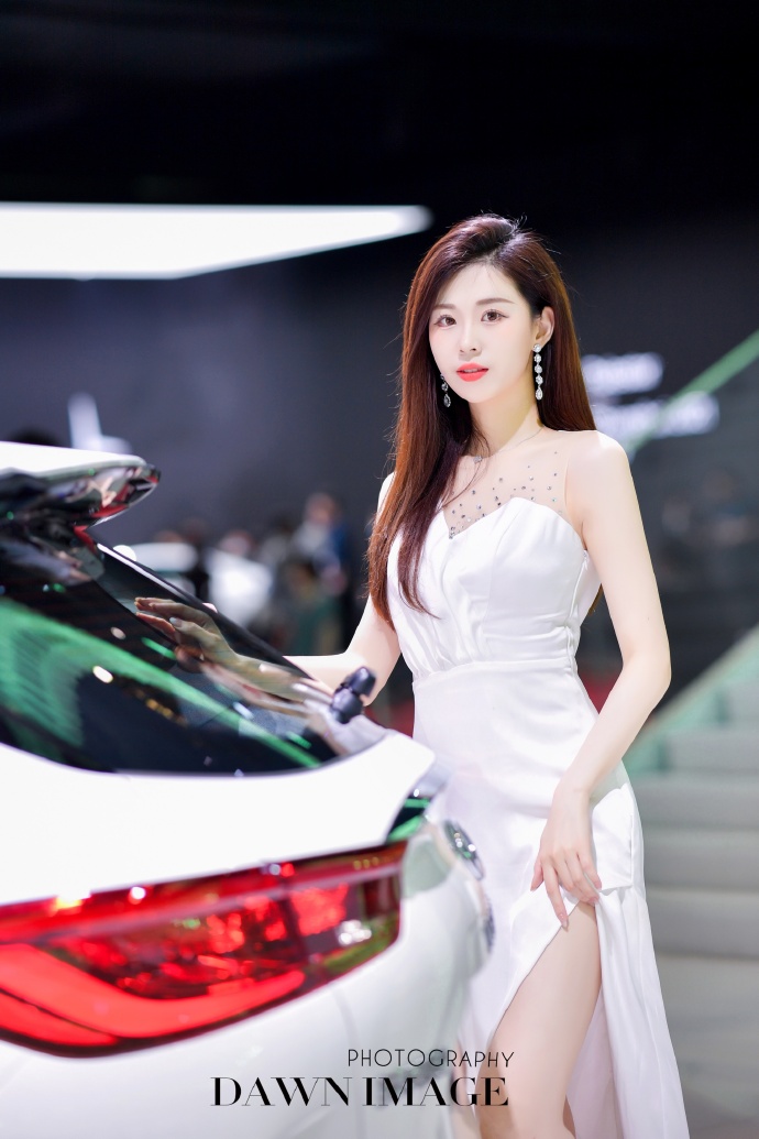 美女车模开叉长裙高跟美腿私拍