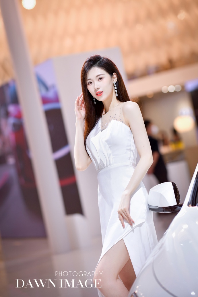 美女车模开叉长裙高跟美腿私拍