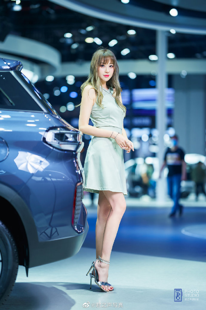 高跟美女车模美腿玉足诱惑私拍