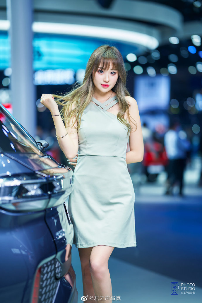 高跟美女车模美腿玉足诱惑私拍