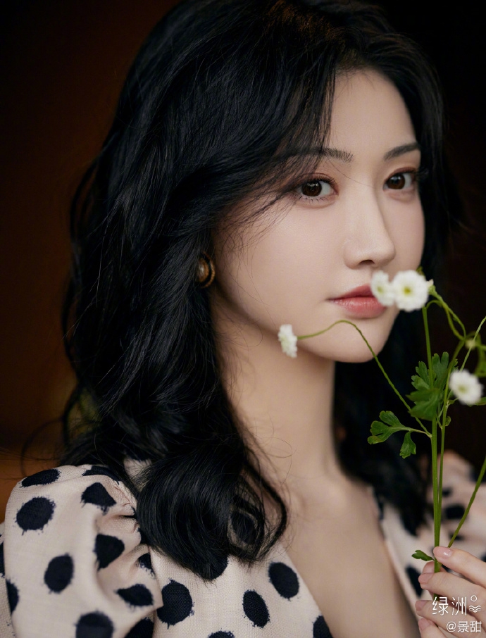 景甜泡泡袖连衣裙复古优雅写真