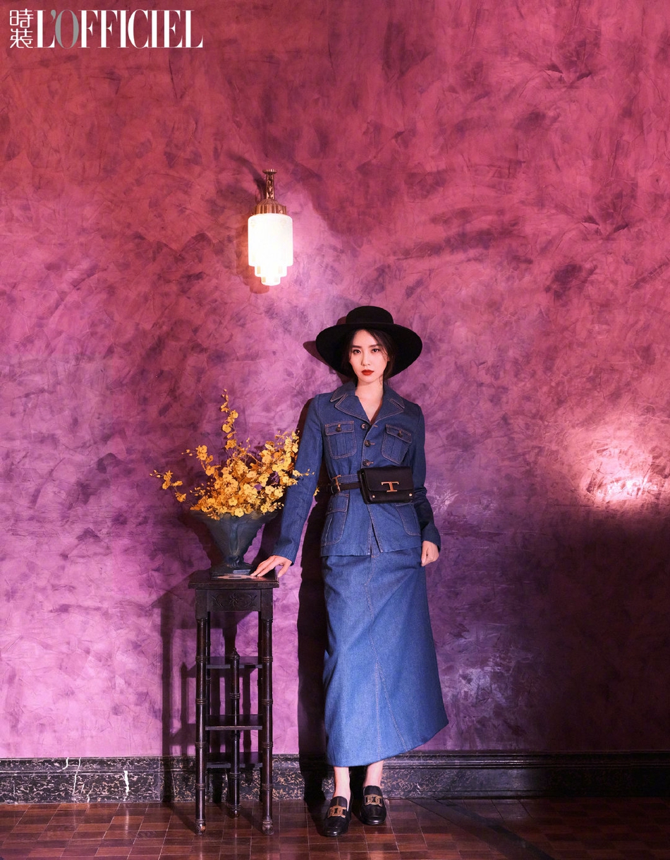 刘诗诗置身花丛温暖迷人杂志写真