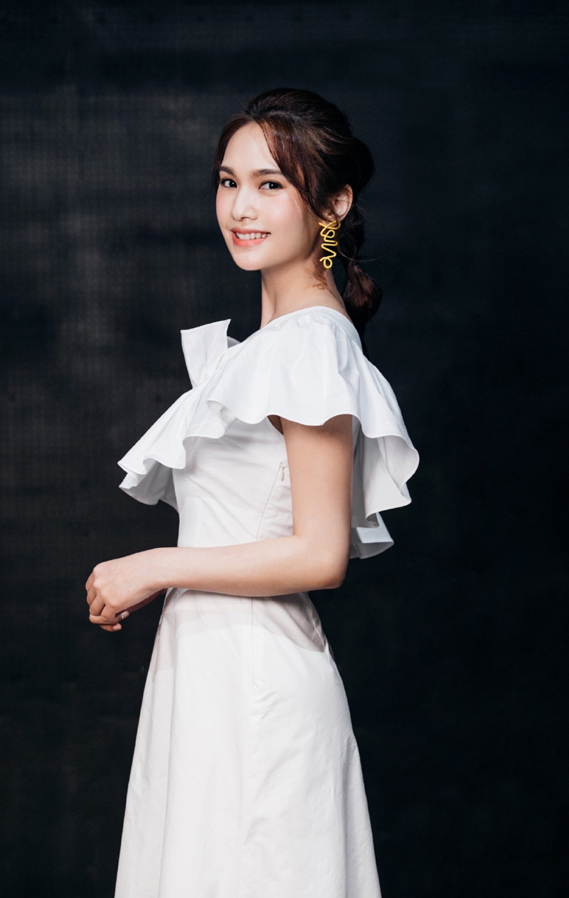 杨丞琳麻花辫造型宛如小女生写真