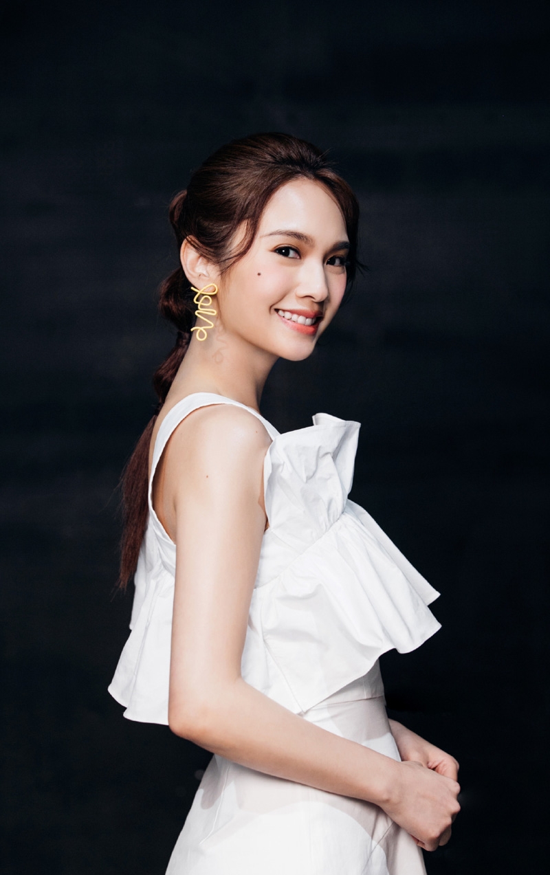 杨丞琳麻花辫造型宛如小女生写真