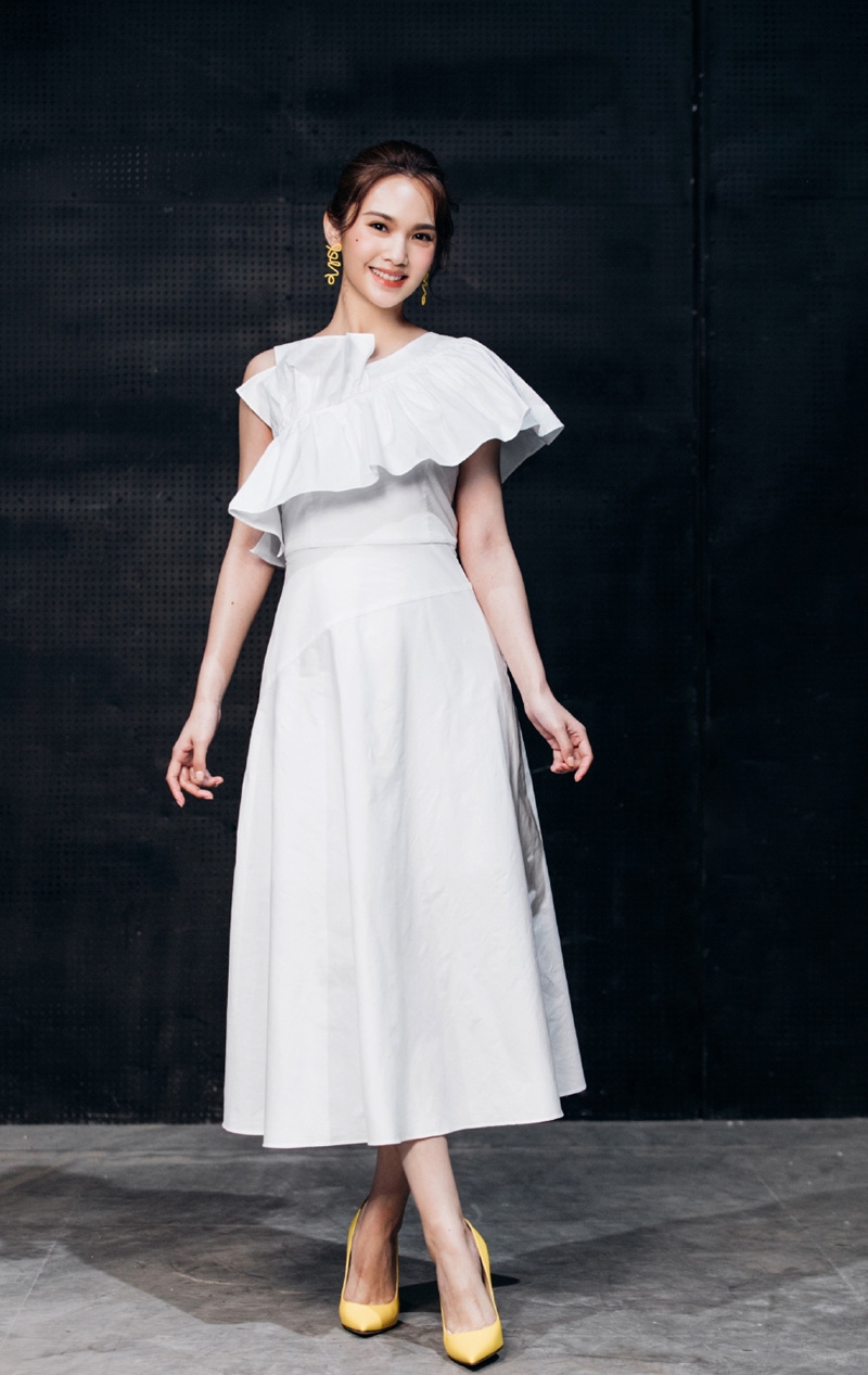 杨丞琳麻花辫造型宛如小女生写真