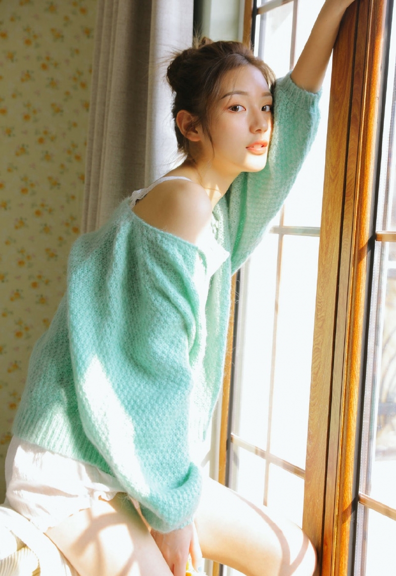 超短裤小姐姐白丝美腿私房写真