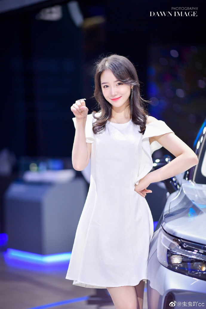 短裙美女车模高跟美腿诱惑私拍