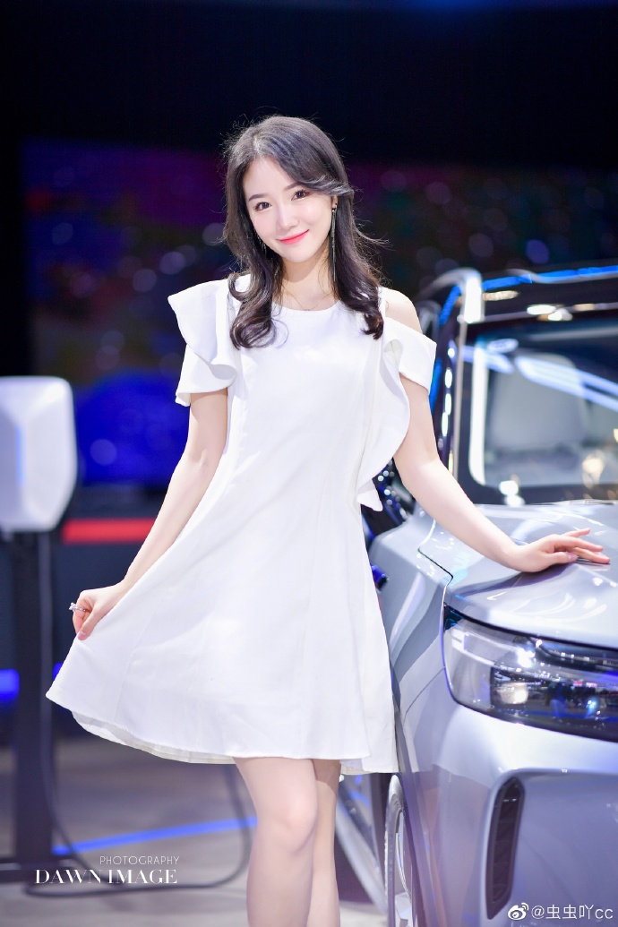 短裙美女车模高跟美腿诱惑私拍