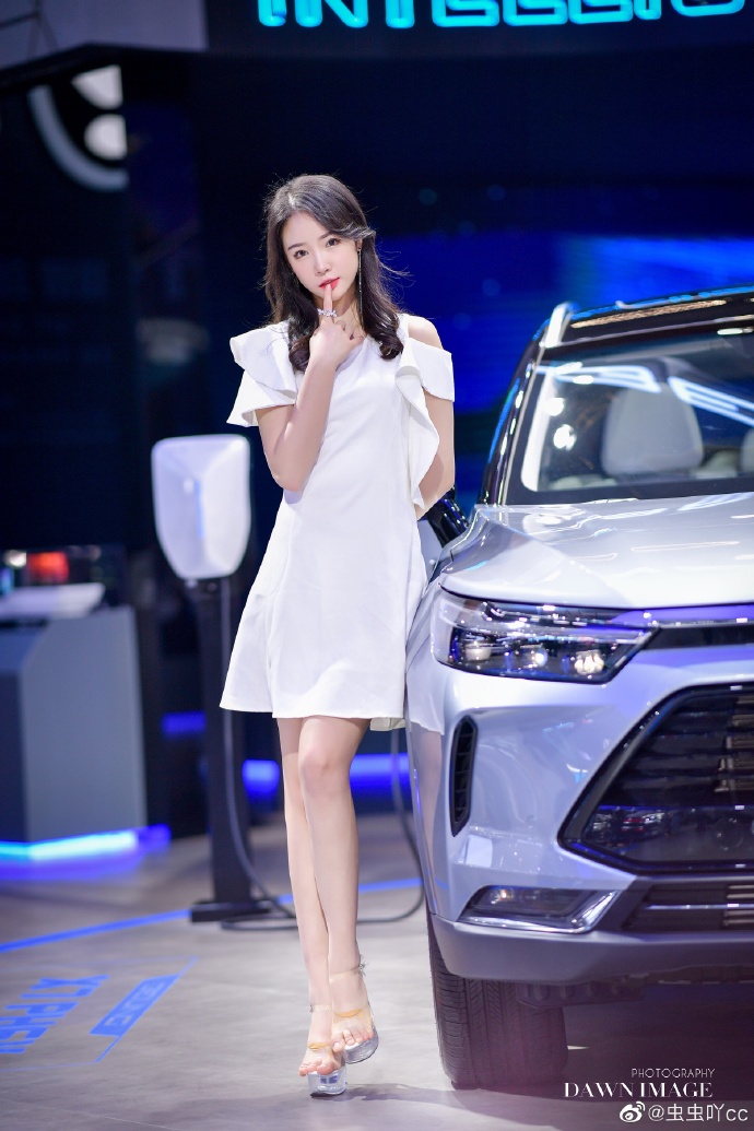 短裙美女车模高跟美腿诱惑私拍