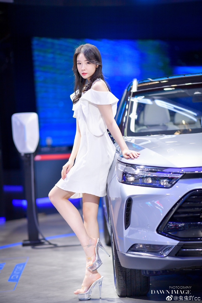 短裙美女车模高跟美腿诱惑私拍