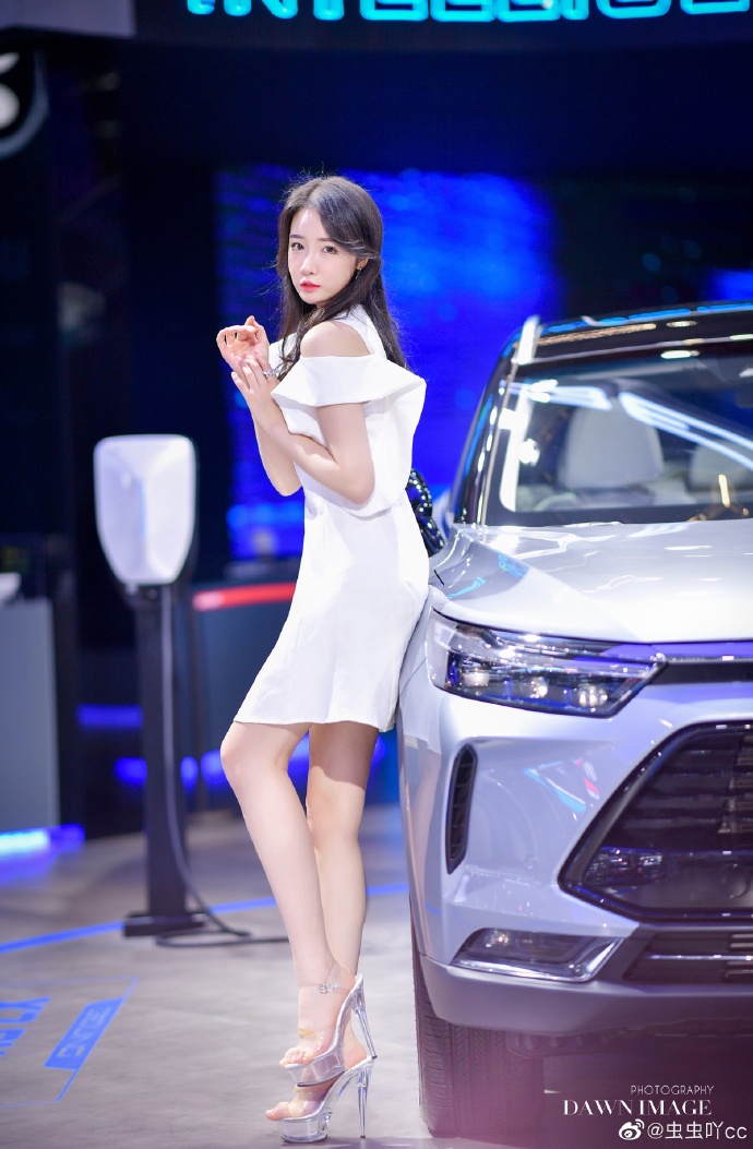 短裙美女车模高跟美腿诱惑私拍