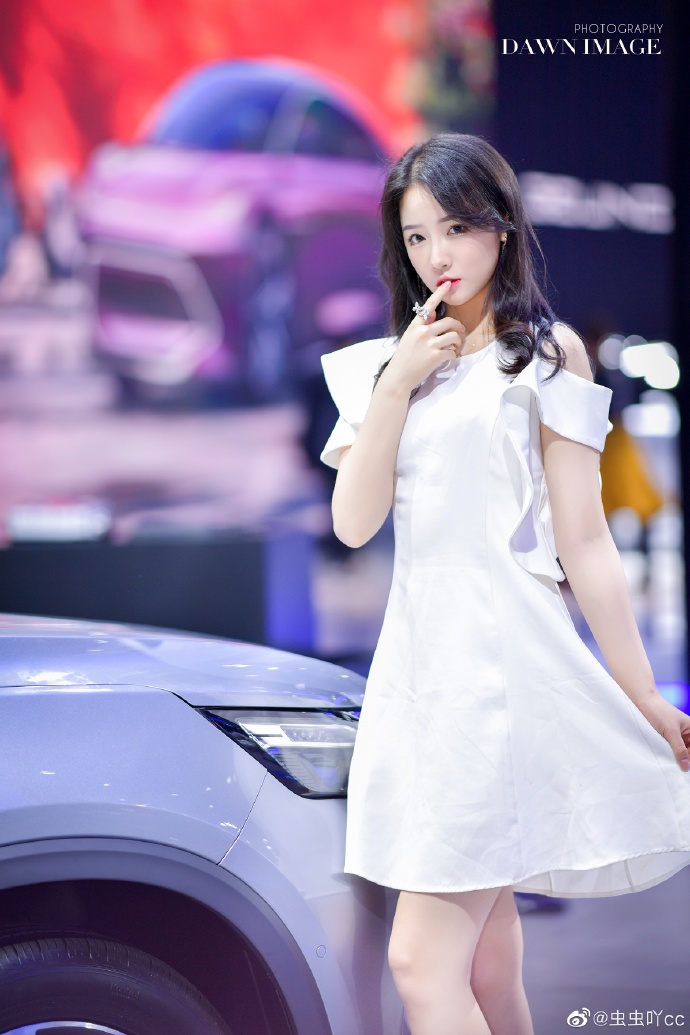 短裙美女车模高跟美腿诱惑私拍