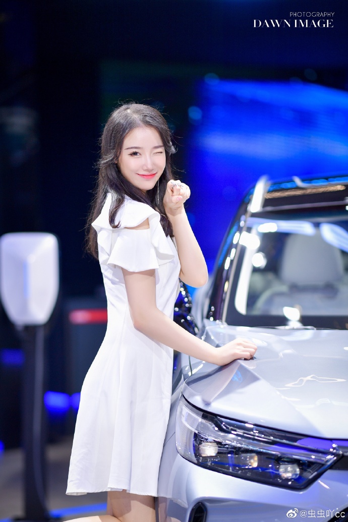 短裙美女车模高跟美腿诱惑私拍