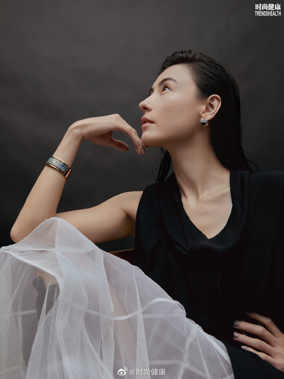 张柏芝气场全开魅力十足时尚写真