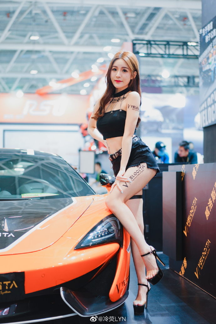 高跟美女车模小蛮腰大长腿美图