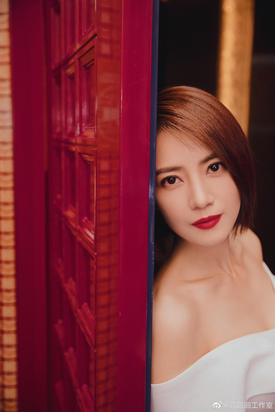 高圆圆白色长裙女神范十足写真