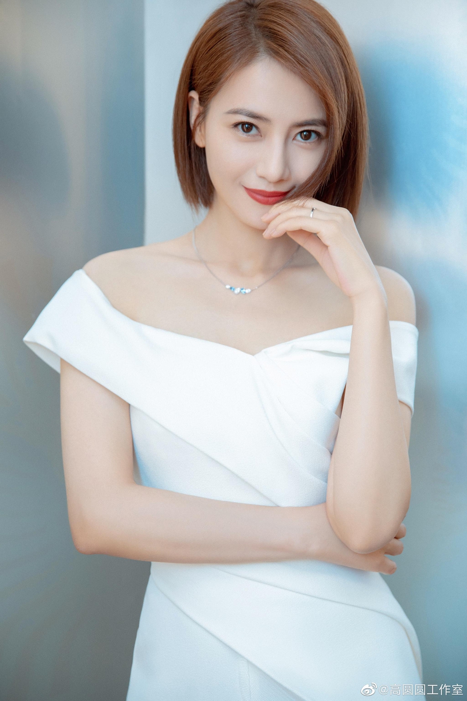 高圆圆白色长裙女神范十足写真