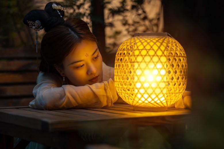 古装美女华灯初上唯美古风摄影