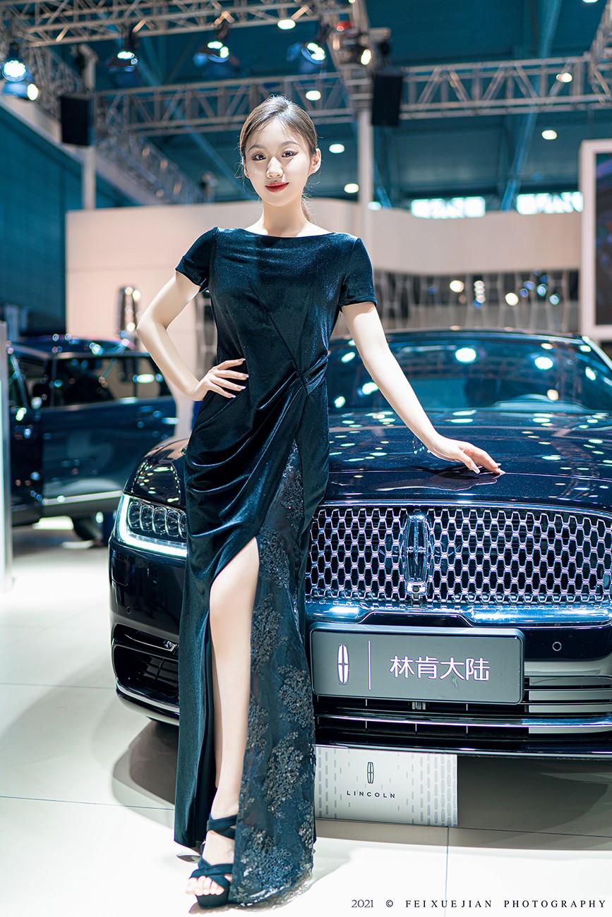 美女车模开叉长裙高跟美腿私拍