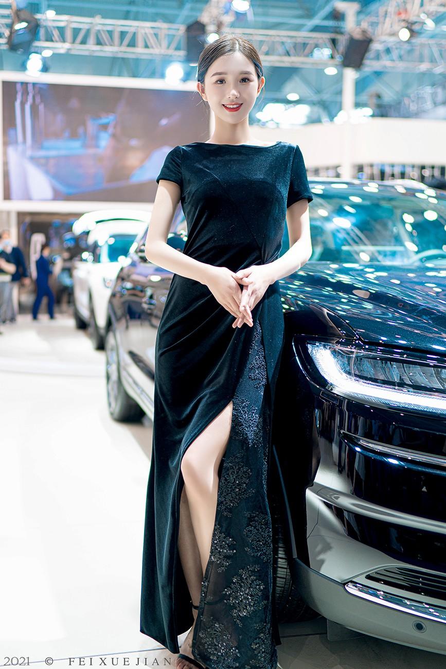 美女车模开叉长裙高跟美腿私拍