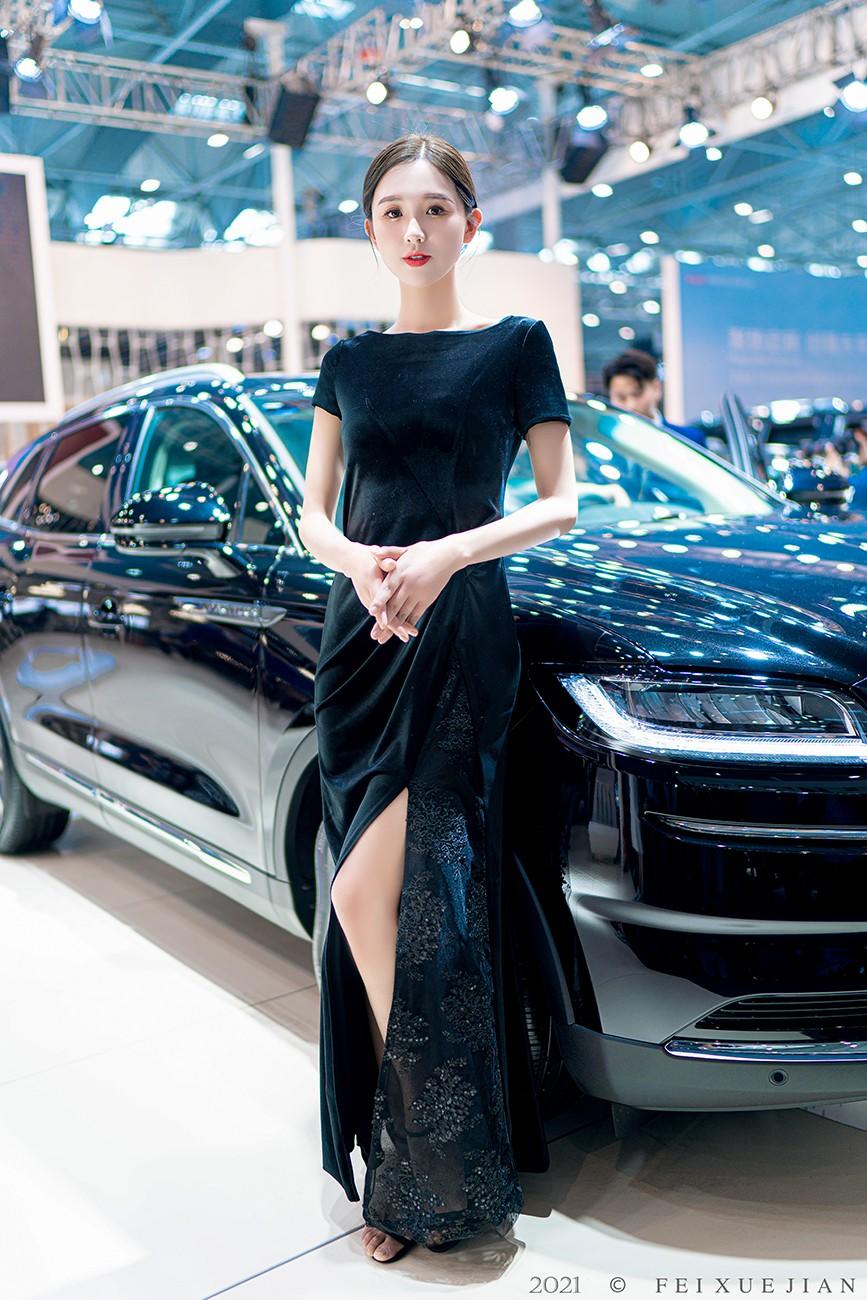 美女车模开叉长裙高跟美腿私拍