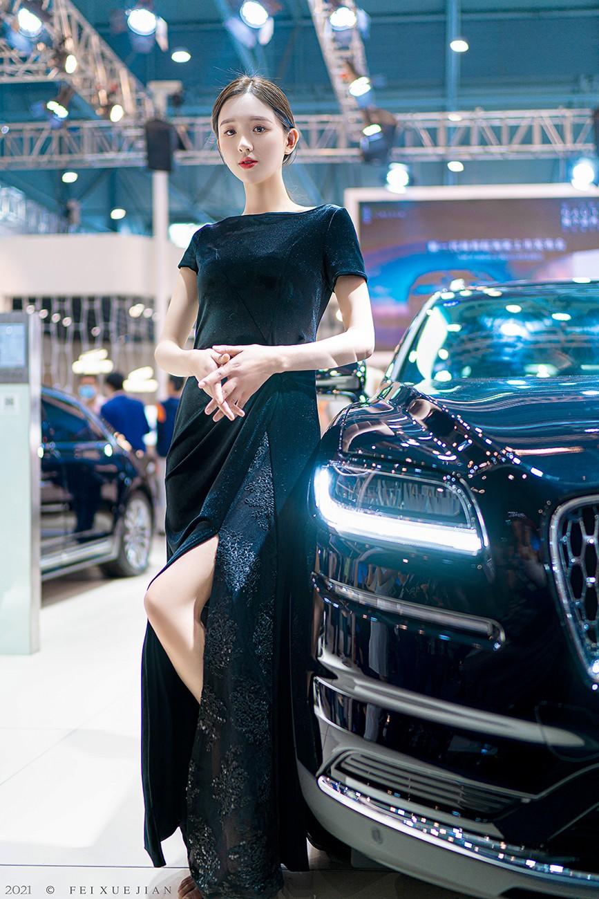 美女车模开叉长裙高跟美腿私拍