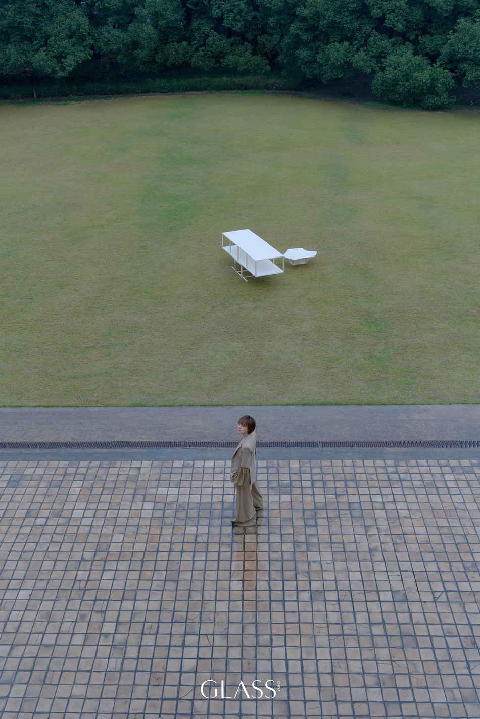 孙俪置身绿林感受自然杂志写真