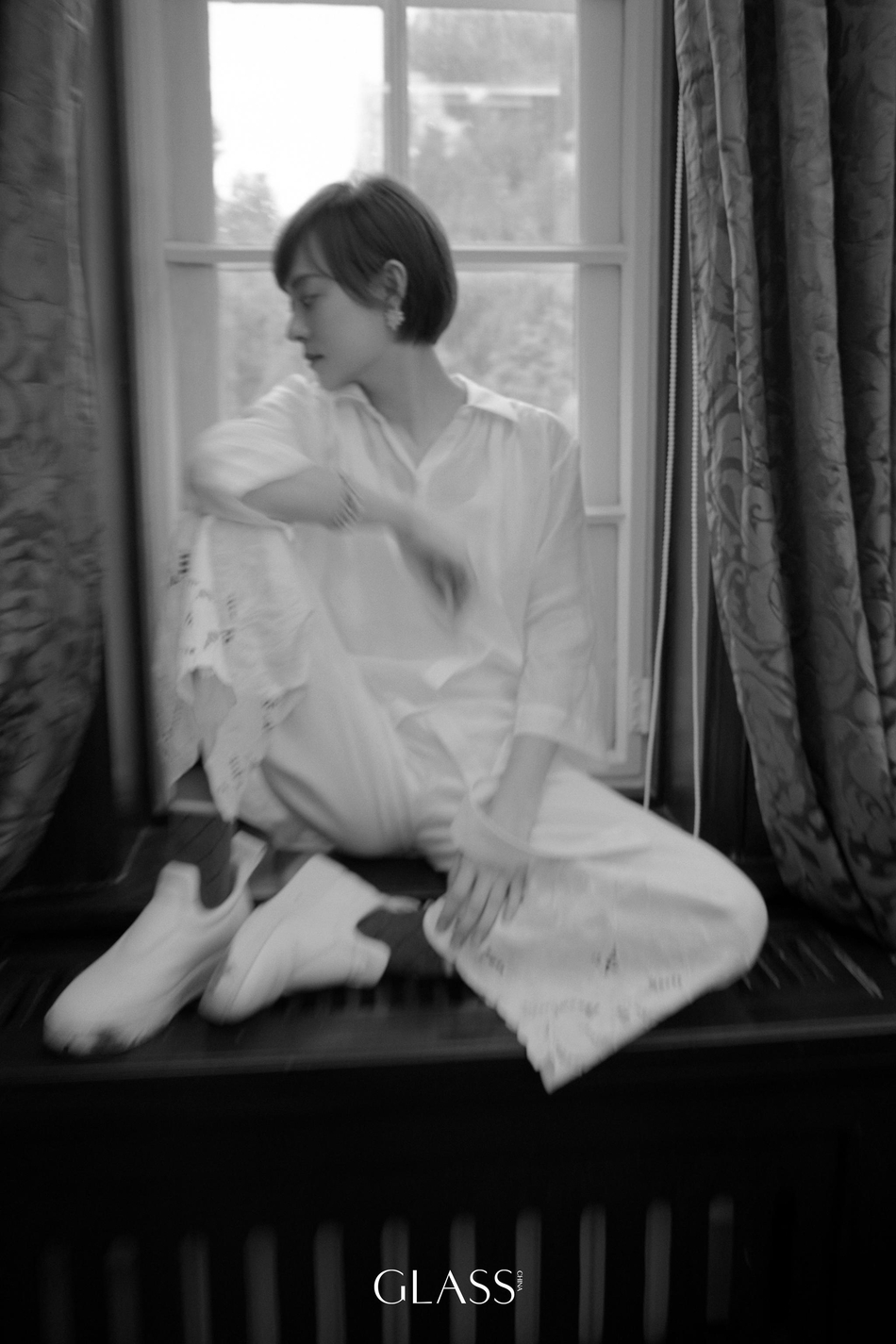 孙俪置身绿林感受自然杂志写真