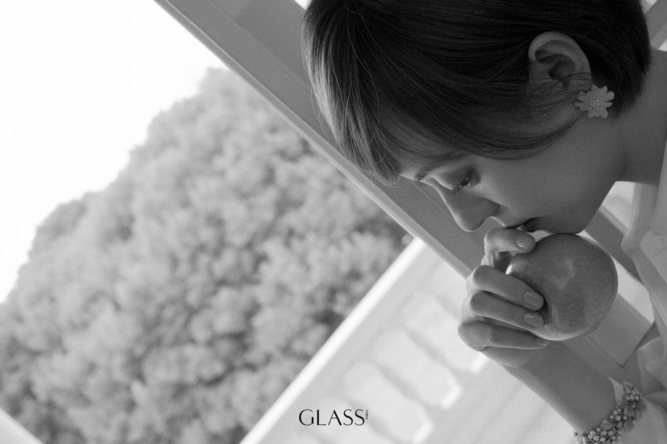 孙俪置身绿林感受自然杂志写真