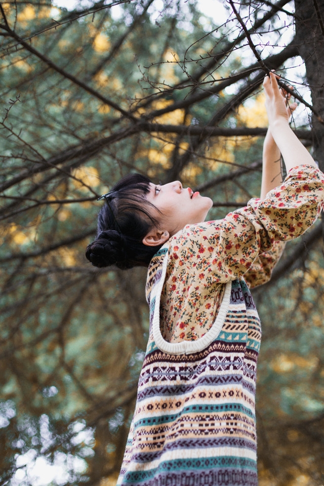 俏皮可爱哪吒头萌妹子户外写真