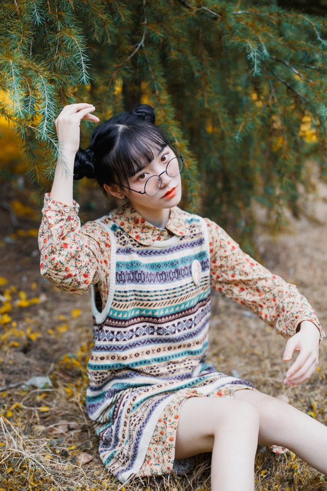 俏皮可爱哪吒头萌妹子户外写真