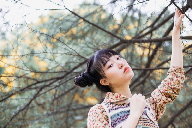 俏皮可爱哪吒头萌妹子户外写真