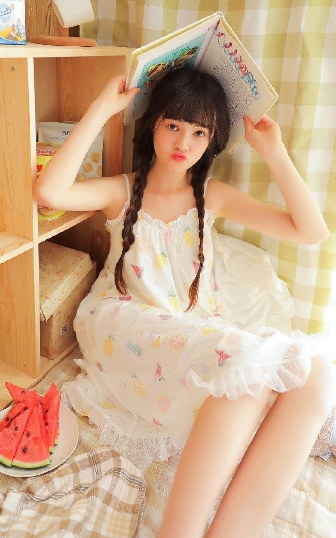 麻花辫美少女吊带短裙精选图片