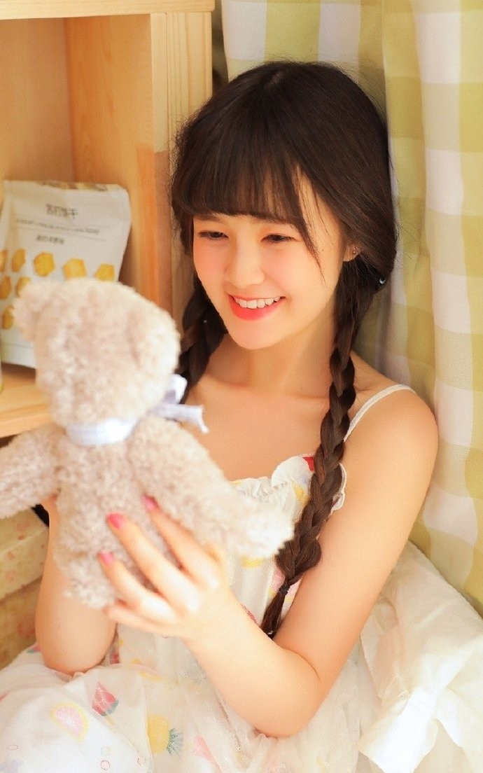 麻花辫美少女吊带短裙精选图片