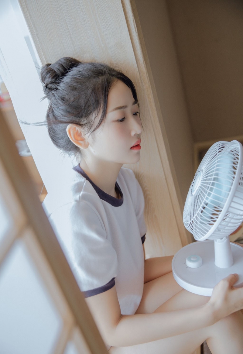 丸子头美女休闲体操服精选图片