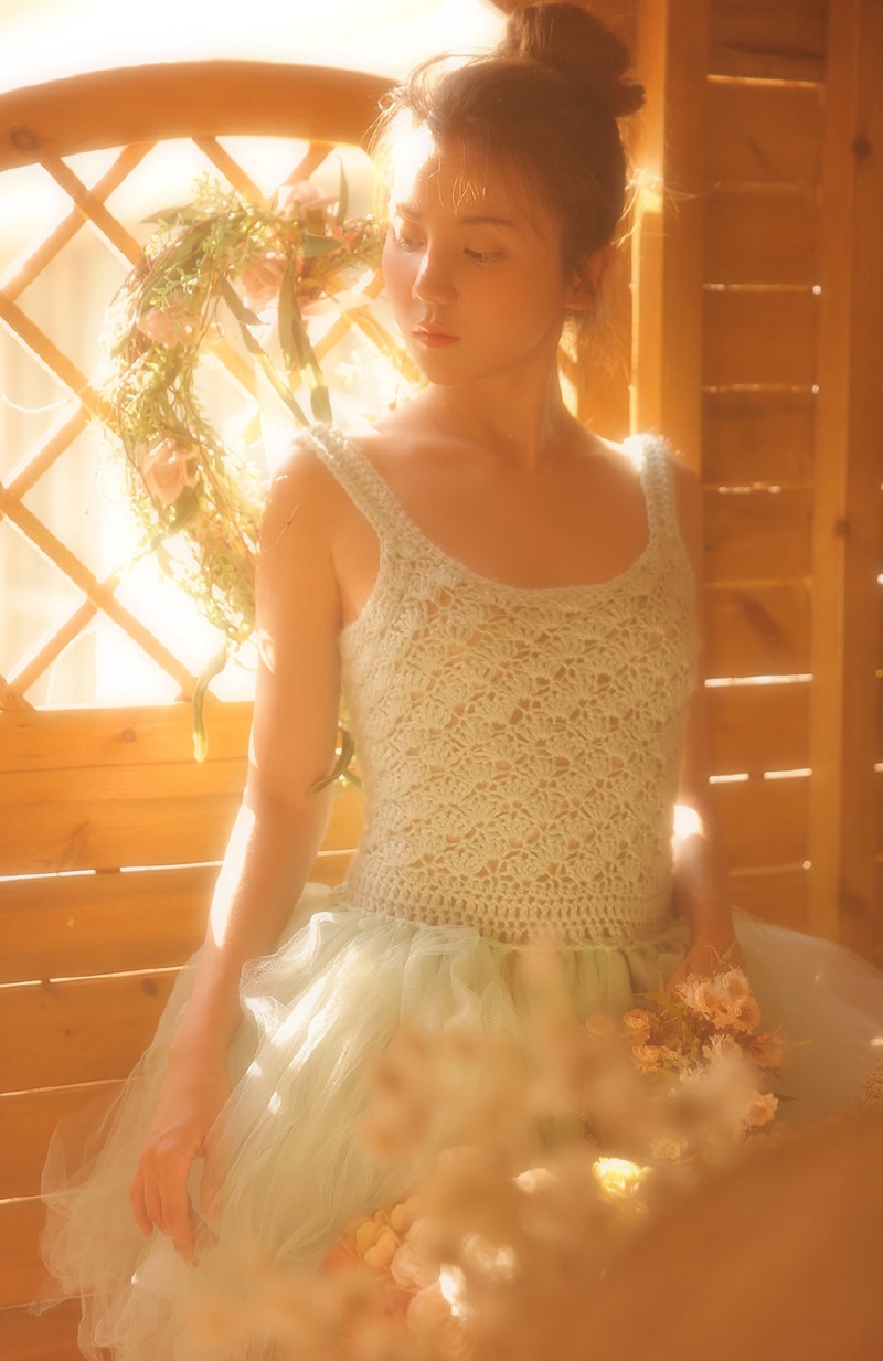 可爱丸子头美少女唯美逆光摄影