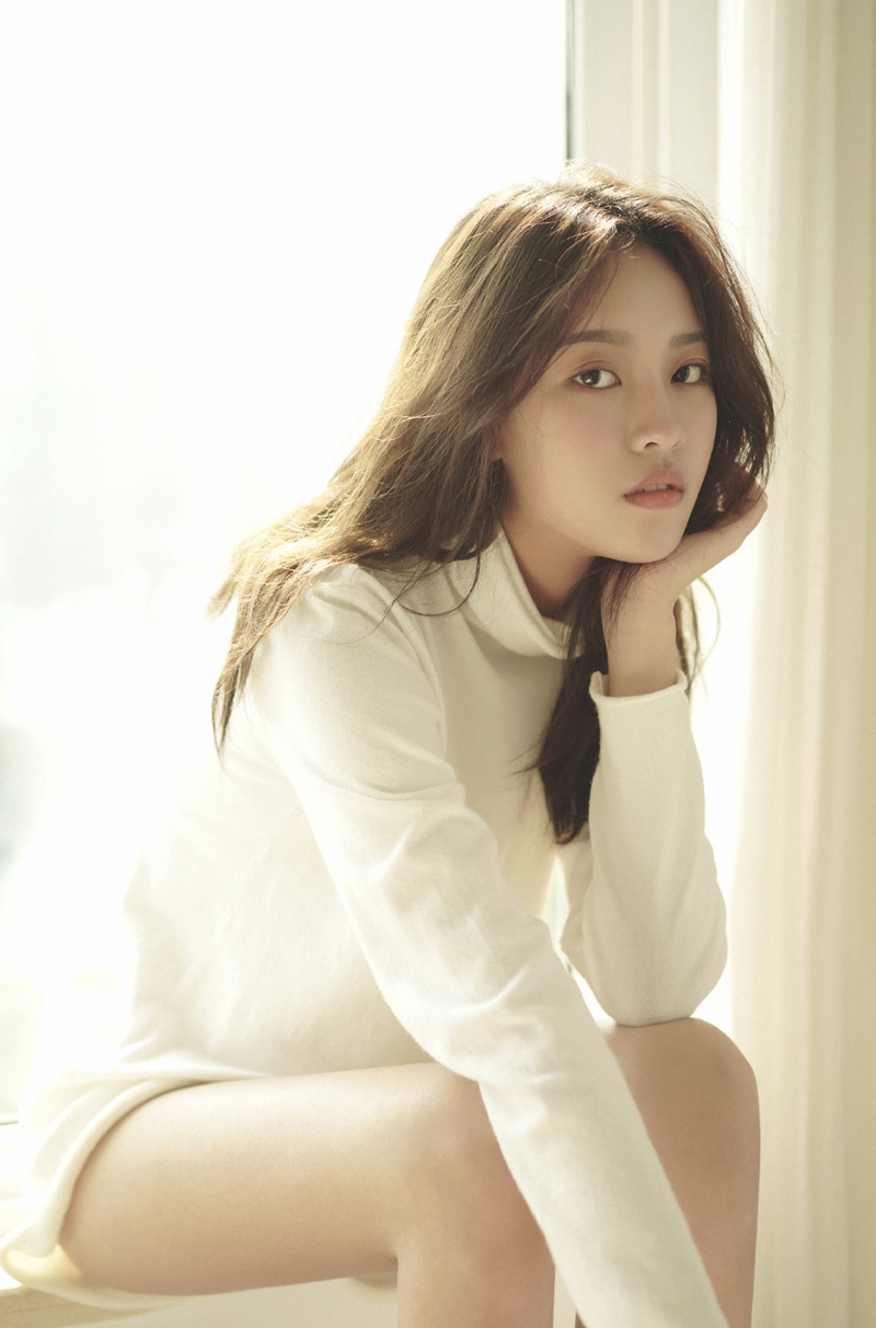 文艺范女生白皙大长腿居家写真