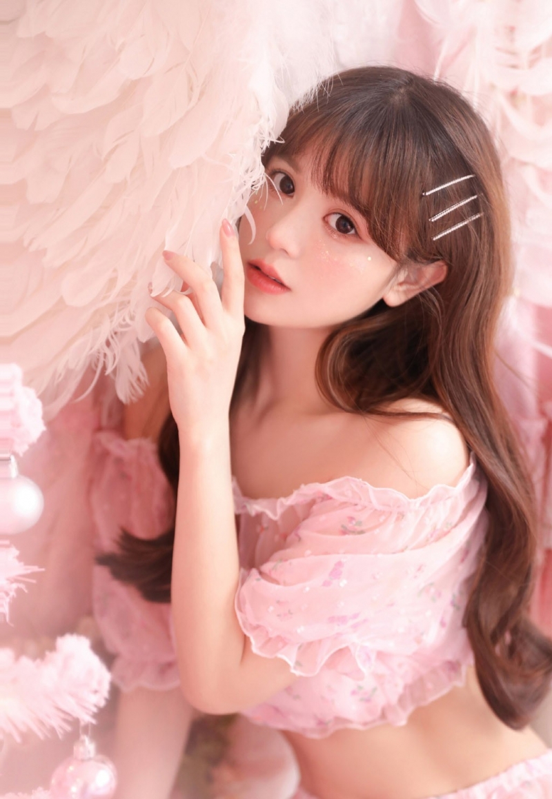 粉嫩小妹香肩美腿唯美梦幻图片